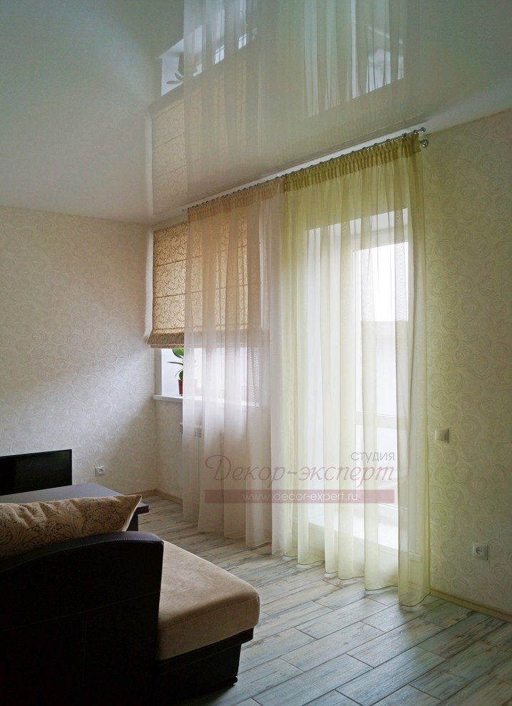 ШТОРЫ ДЛЯ КУХНИ СОВМЕЩЁННОЙ СО СТОЛОВОЙ В ЗАГОРОДНОМ ДОМЕ.