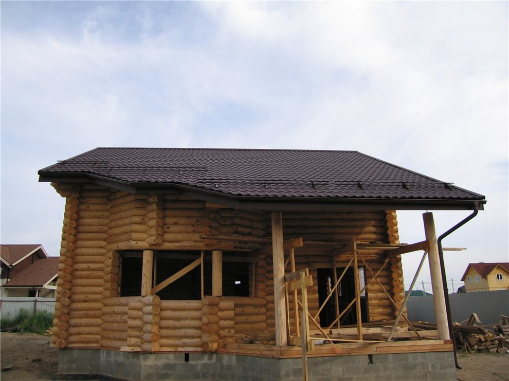 Монтаж металлочерепицы на новом загородном доме