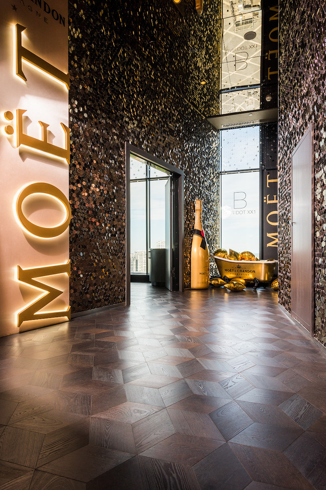 В небесах. Бар в отеле Hilton в Минске