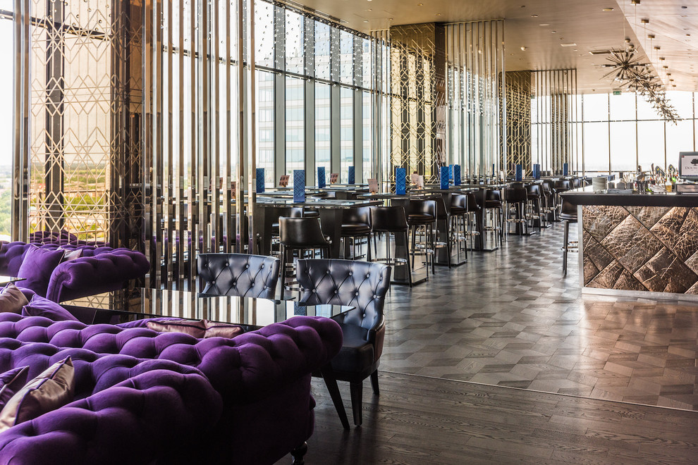 В небесах. Бар в отеле Hilton в Минске