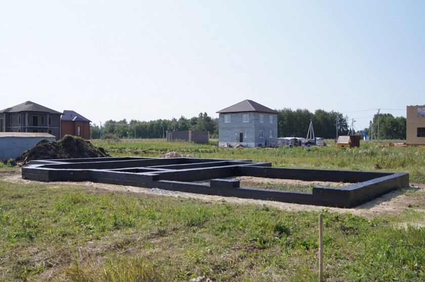 с. Луговое (фундамент свайно-ростверковый)