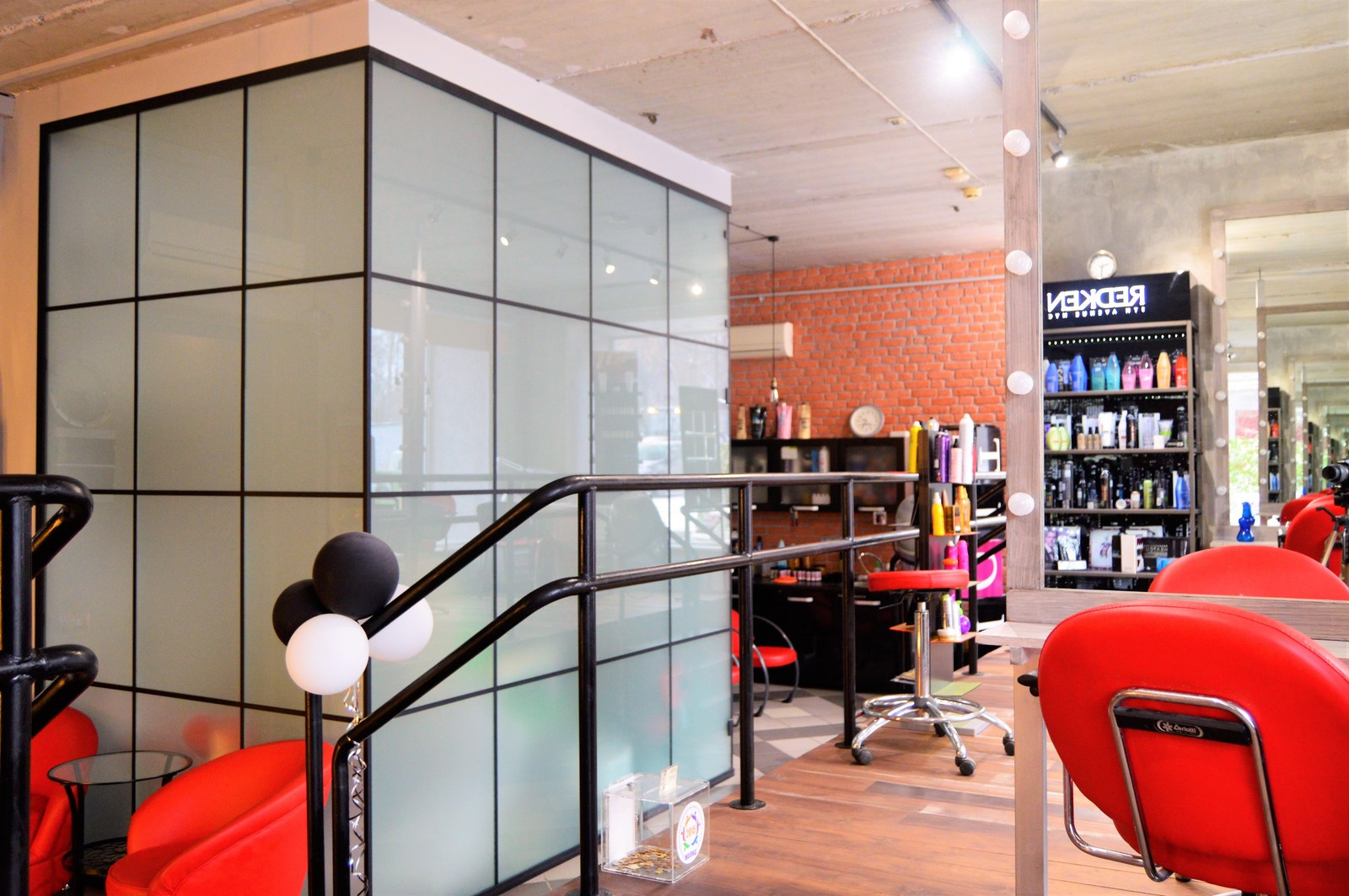 Салон красоты "Африка" - Краснова 30