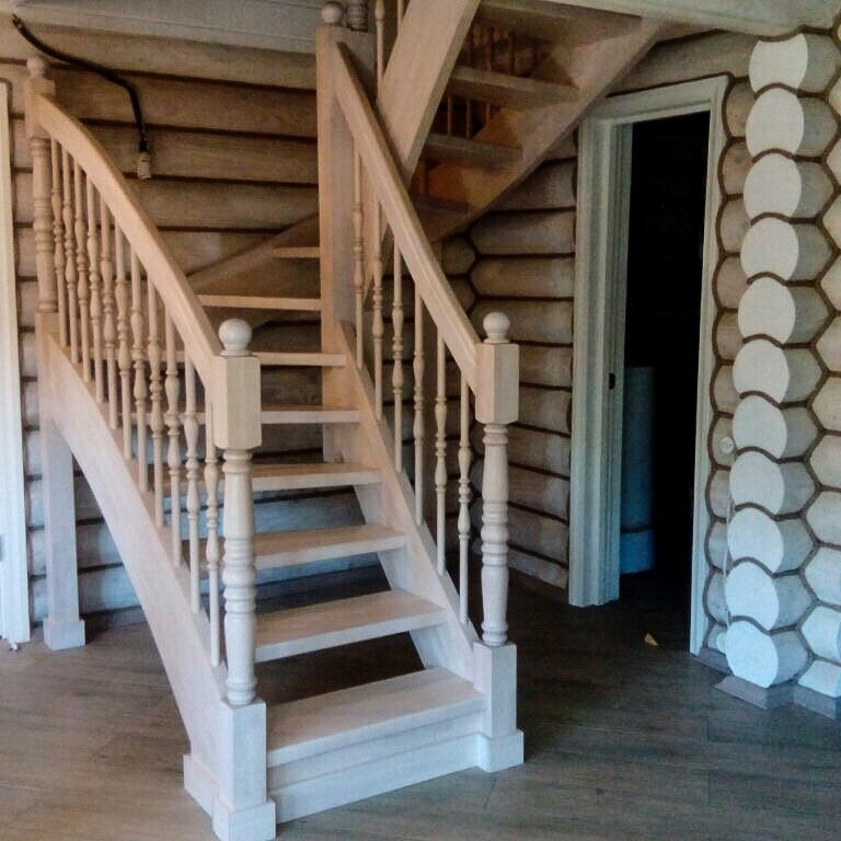 Лестница в деревянном доме в Подмосковье