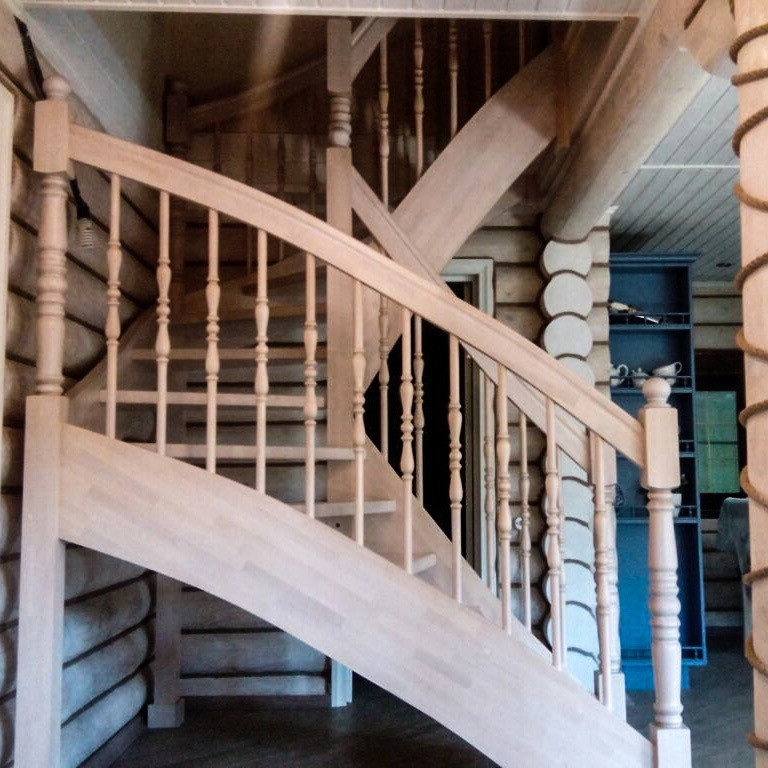 Лестница в деревянном доме в Подмосковье