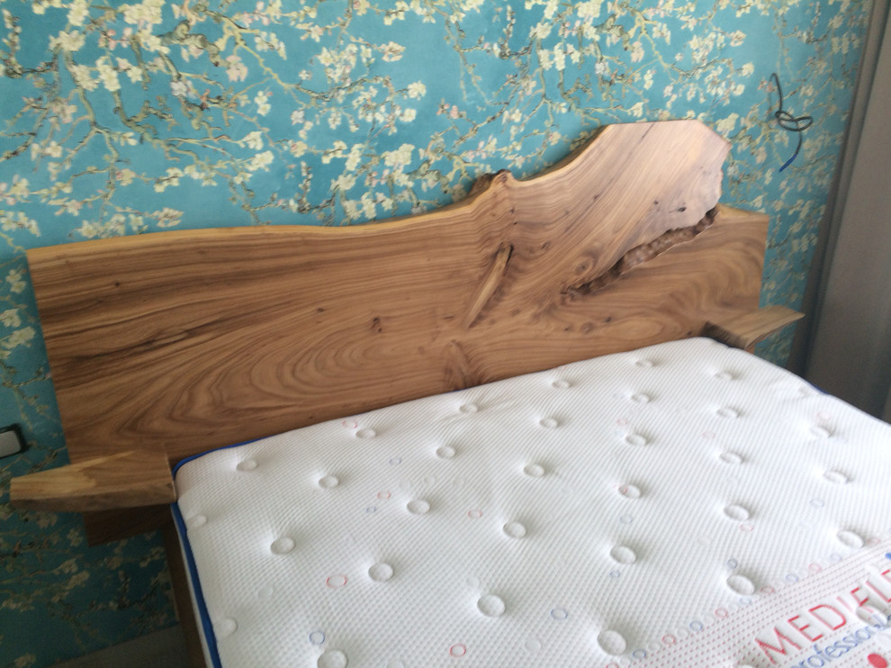 Кровать с изголовьем из карагача