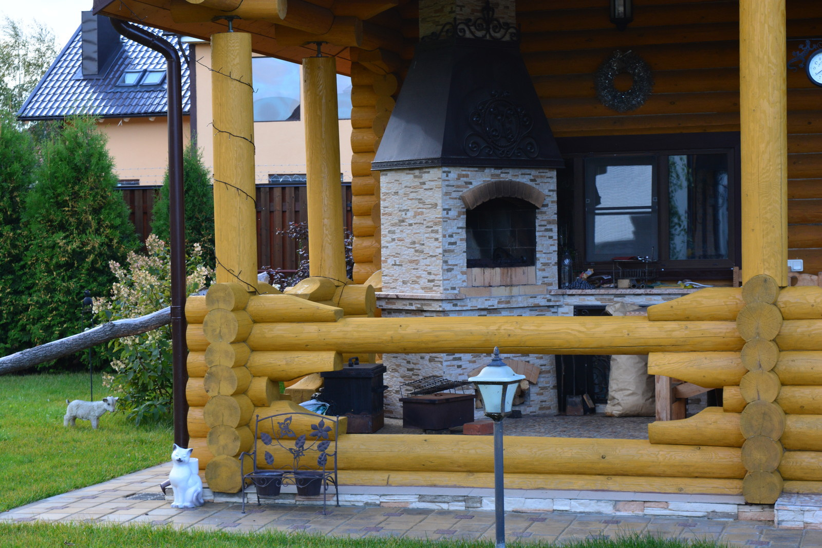 Дом, баня и гараж в Разливе.