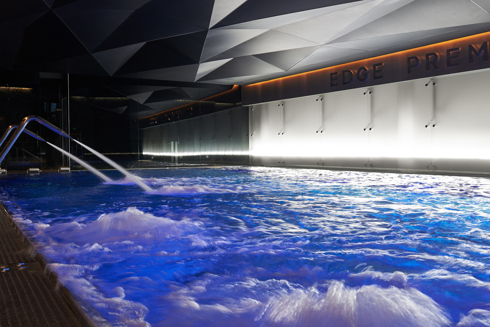 фитнес клуб "EDGE PREMIUM FITNESS"