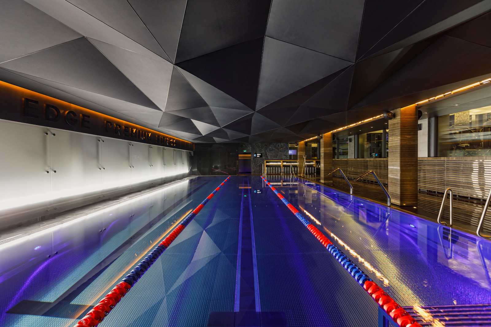 фитнес клуб "EDGE PREMIUM FITNESS"