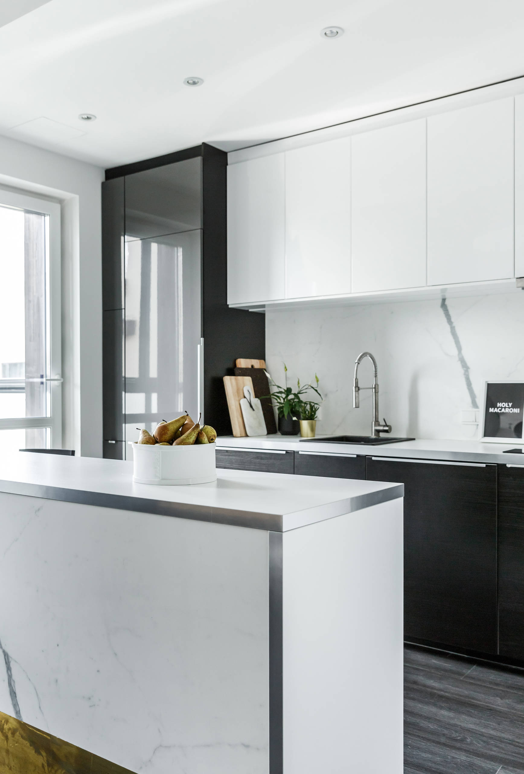 В гостях: Квартира в цвет (очень темной) гитары