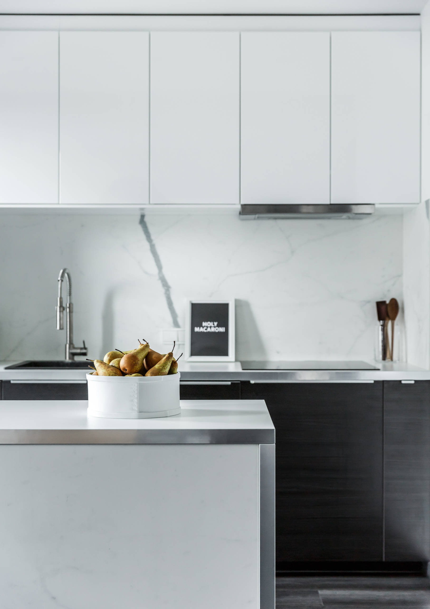 В гостях: Квартира в цвет (очень темной) гитары