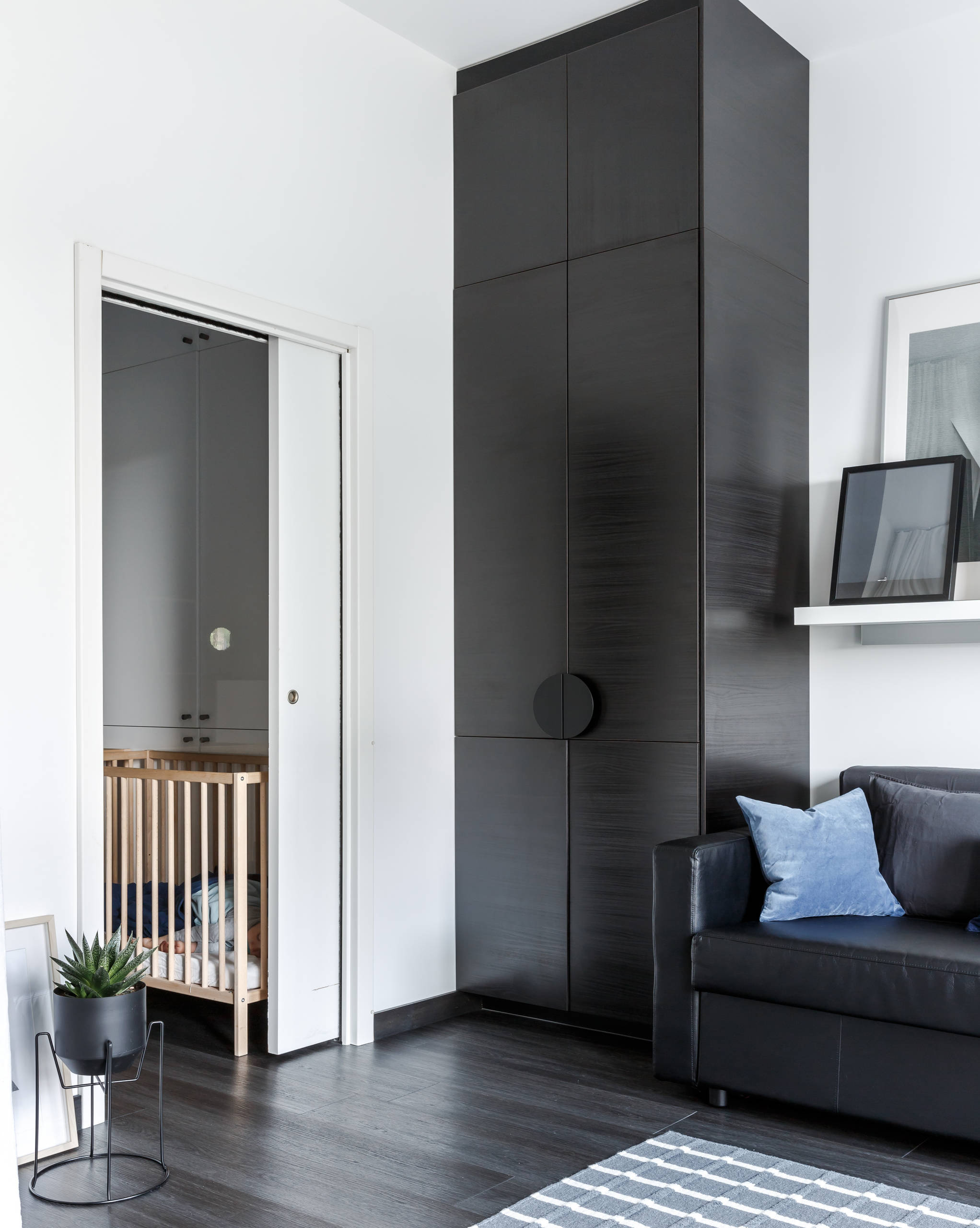 В гостях: Квартира в цвет (очень темной) гитары