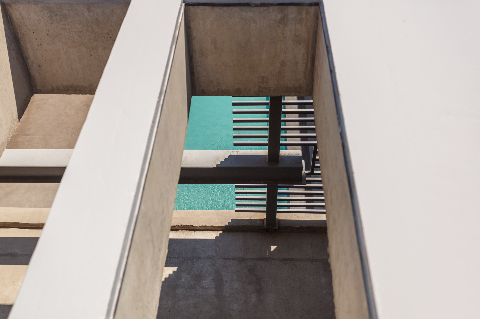 Бассейн в процессе реализации.