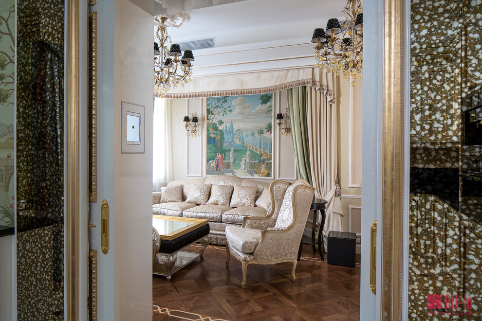 Умный дом в интерьере Рококо