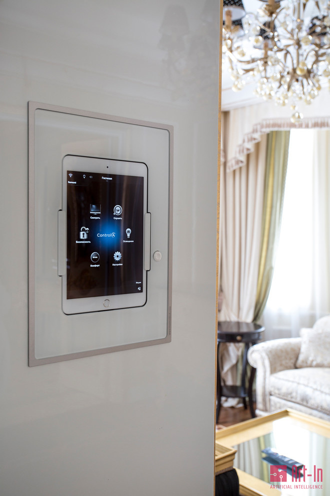 Умный дом в интерьере Рококо