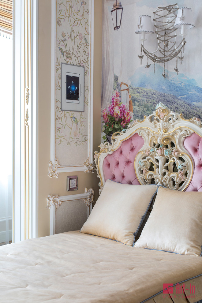 Умный дом в интерьере Рококо