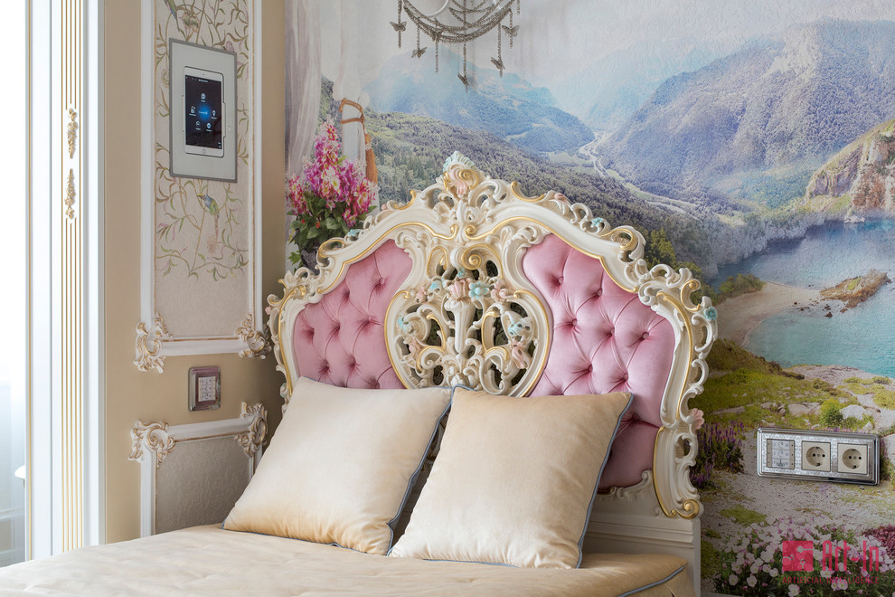 Умный дом в интерьере Рококо