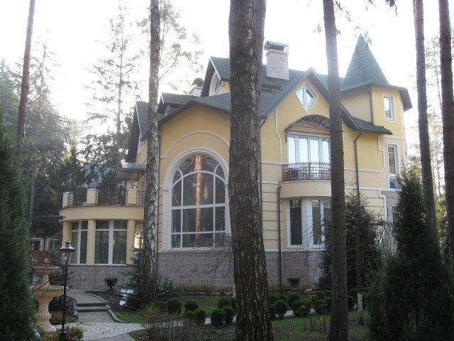 Роскошный четырехэтажный особняк