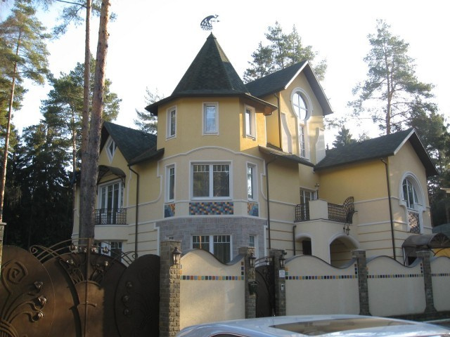 Роскошный четырехэтажный особняк
