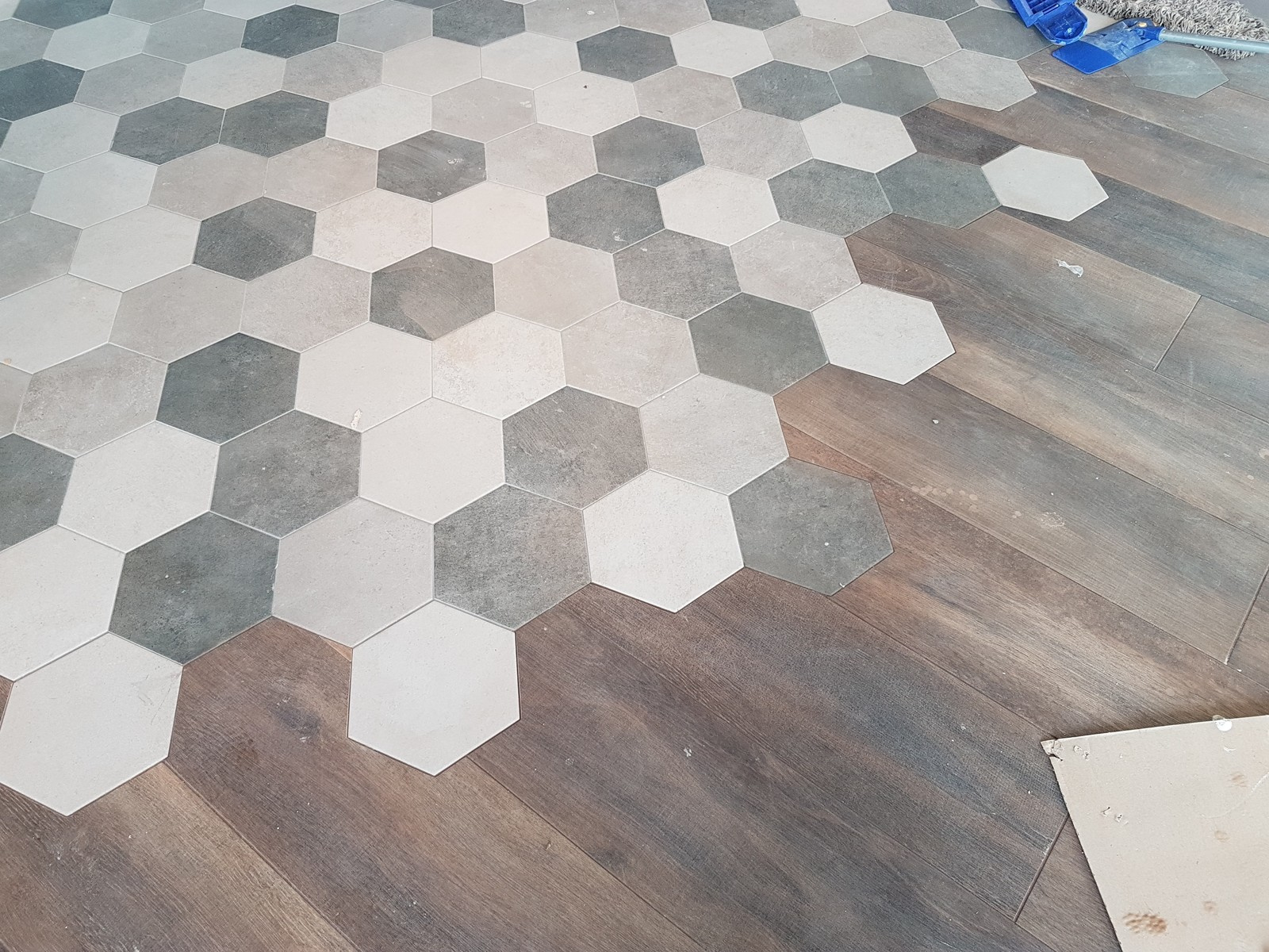 Дизайн интерьера автозаправочного комплекса с минимаркетом и кафе