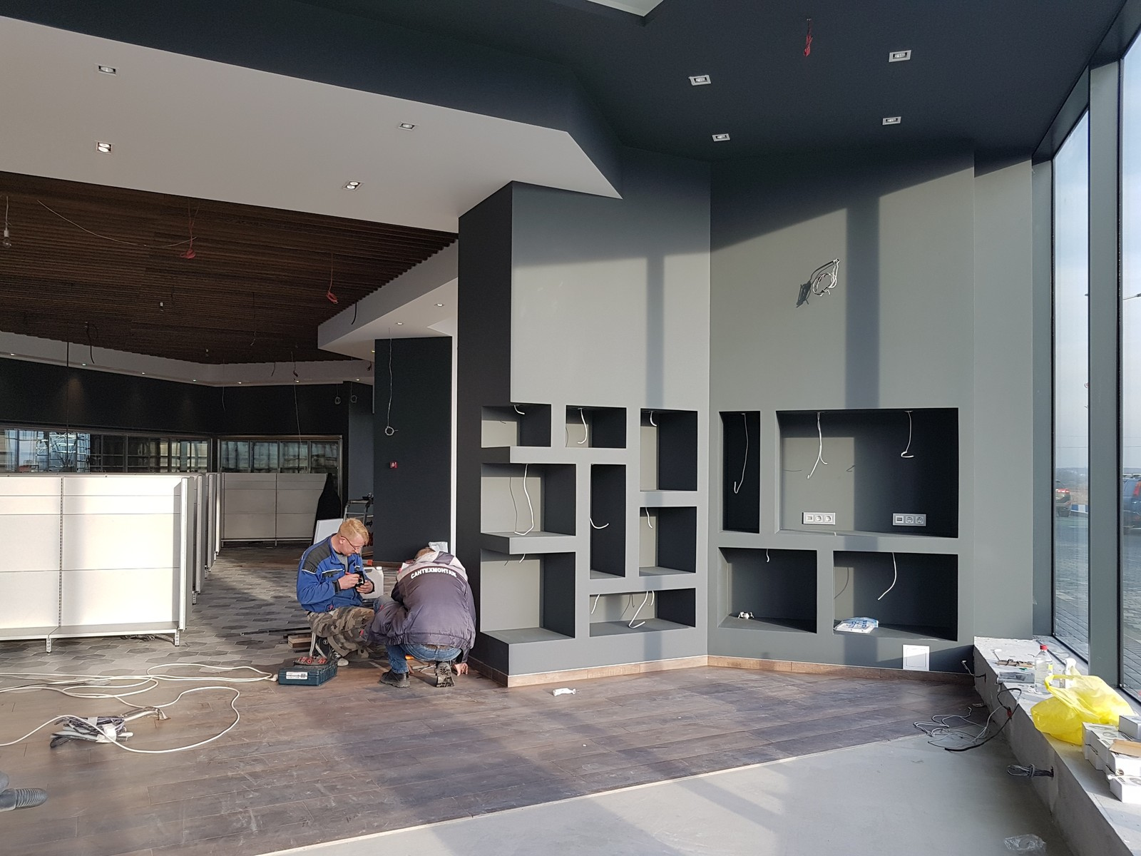 Дизайн интерьера автозаправочного комплекса с минимаркетом и кафе