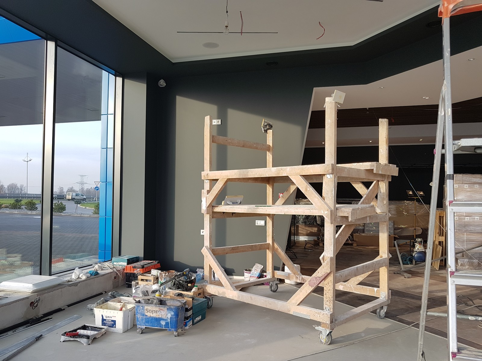 Дизайн интерьера автозаправочного комплекса с минимаркетом и кафе