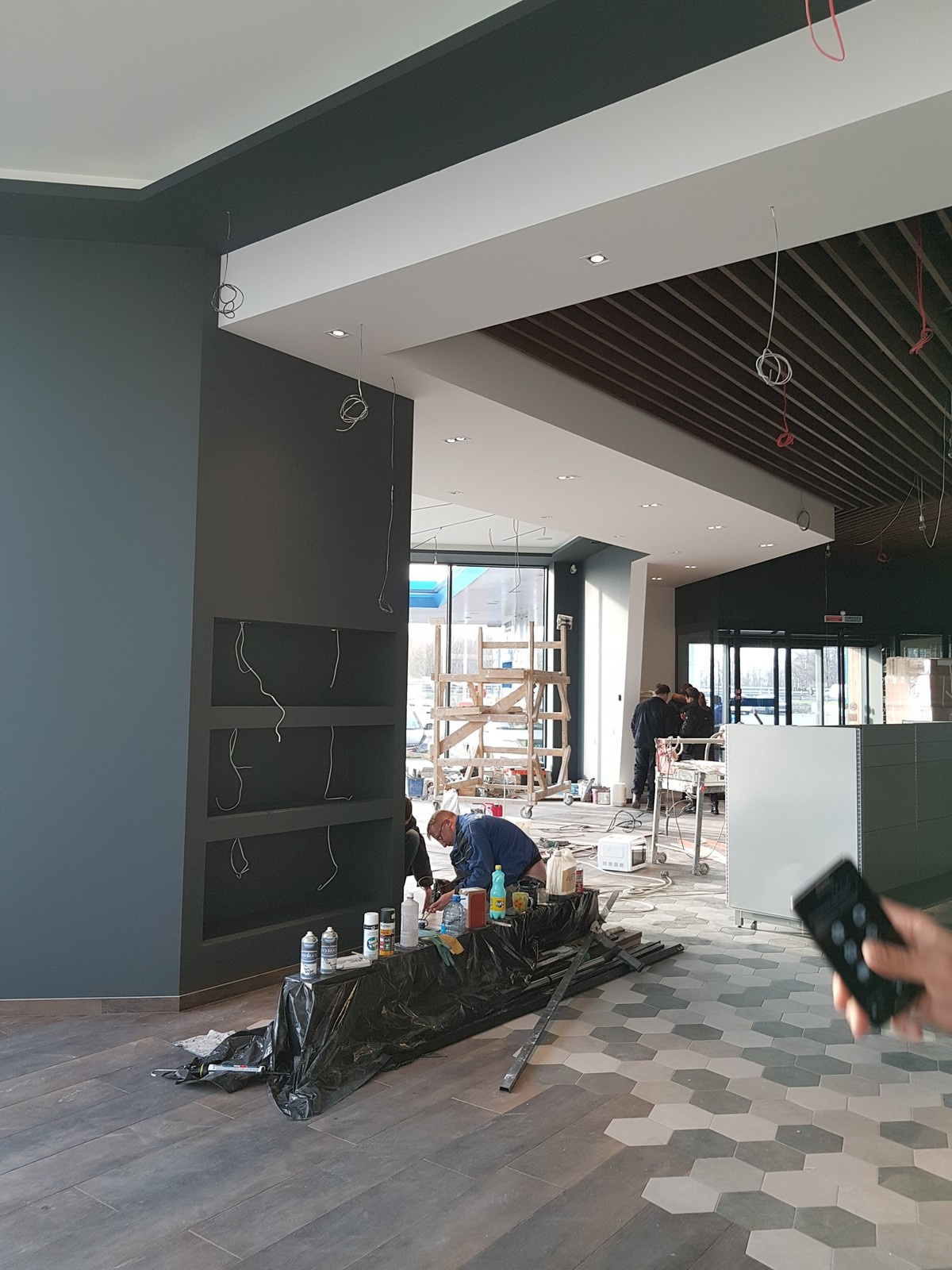 Дизайн интерьера автозаправочного комплекса с минимаркетом и кафе