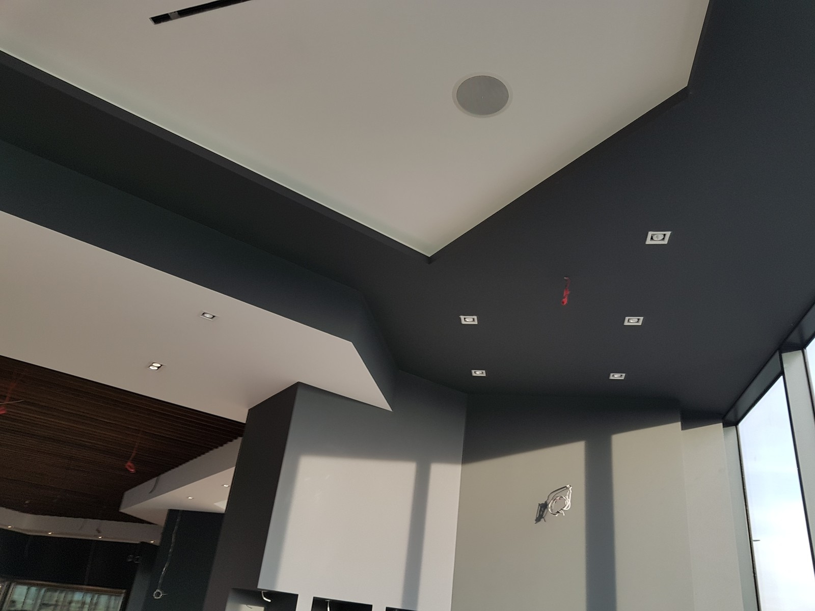 Дизайн интерьера автозаправочного комплекса с минимаркетом и кафе