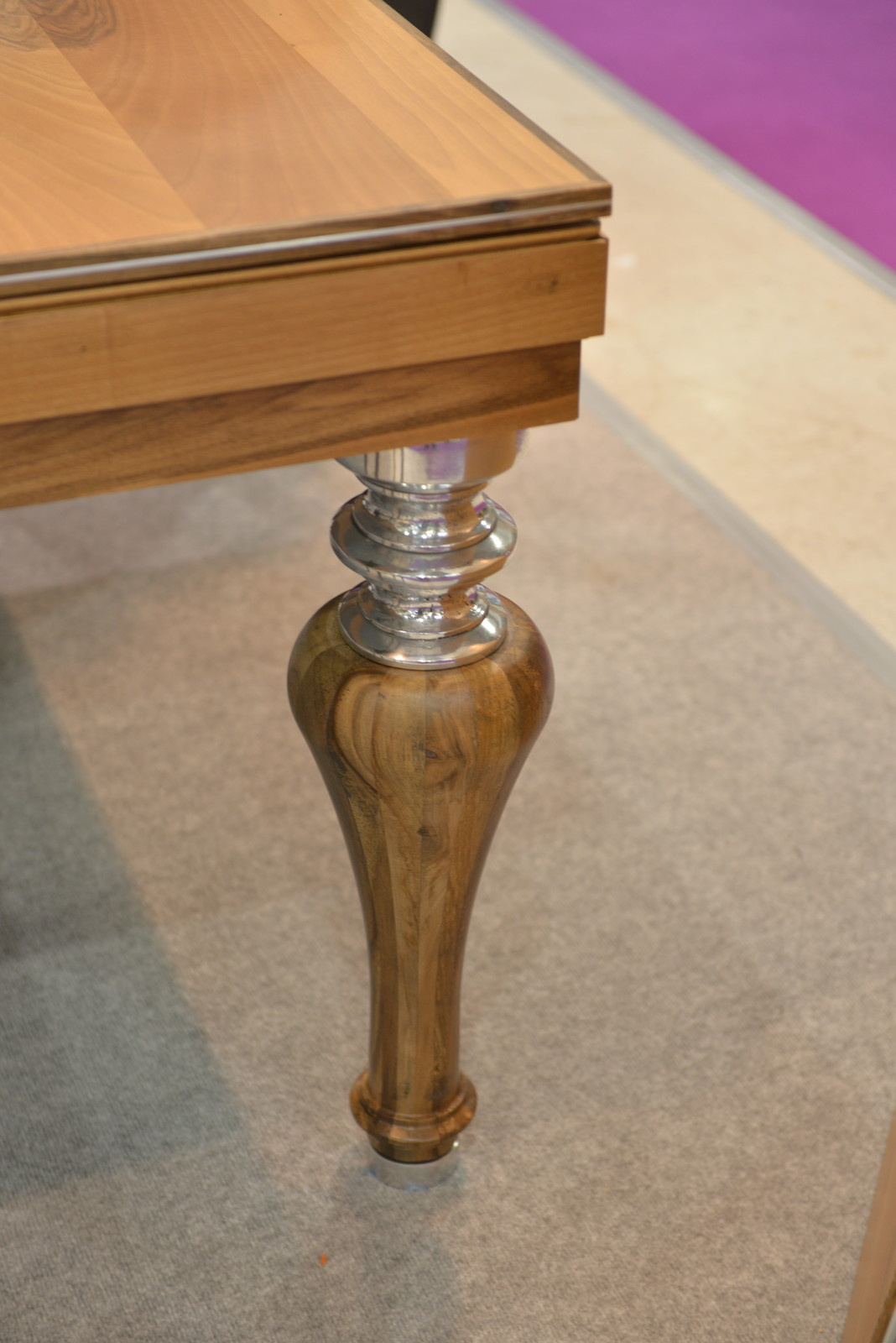 Столы в наличии