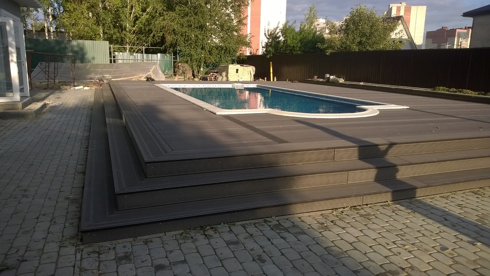 Терраса вокруг бассейна