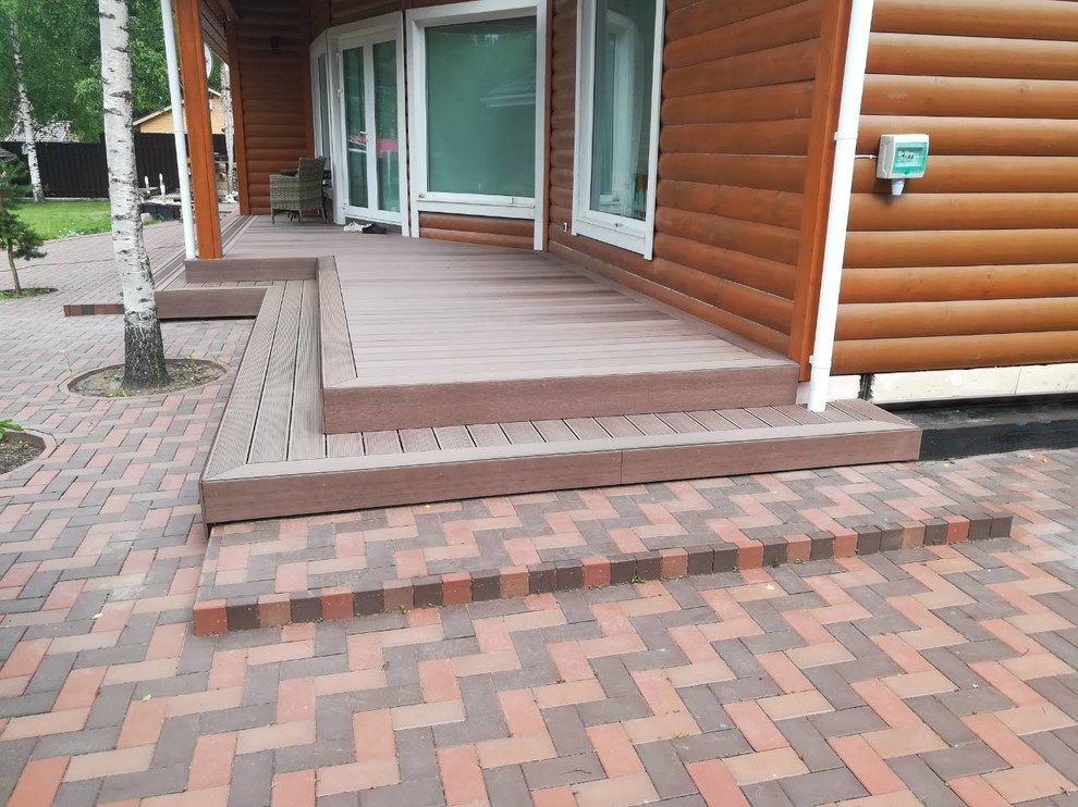 Терраса вокруг дома с бордюрами