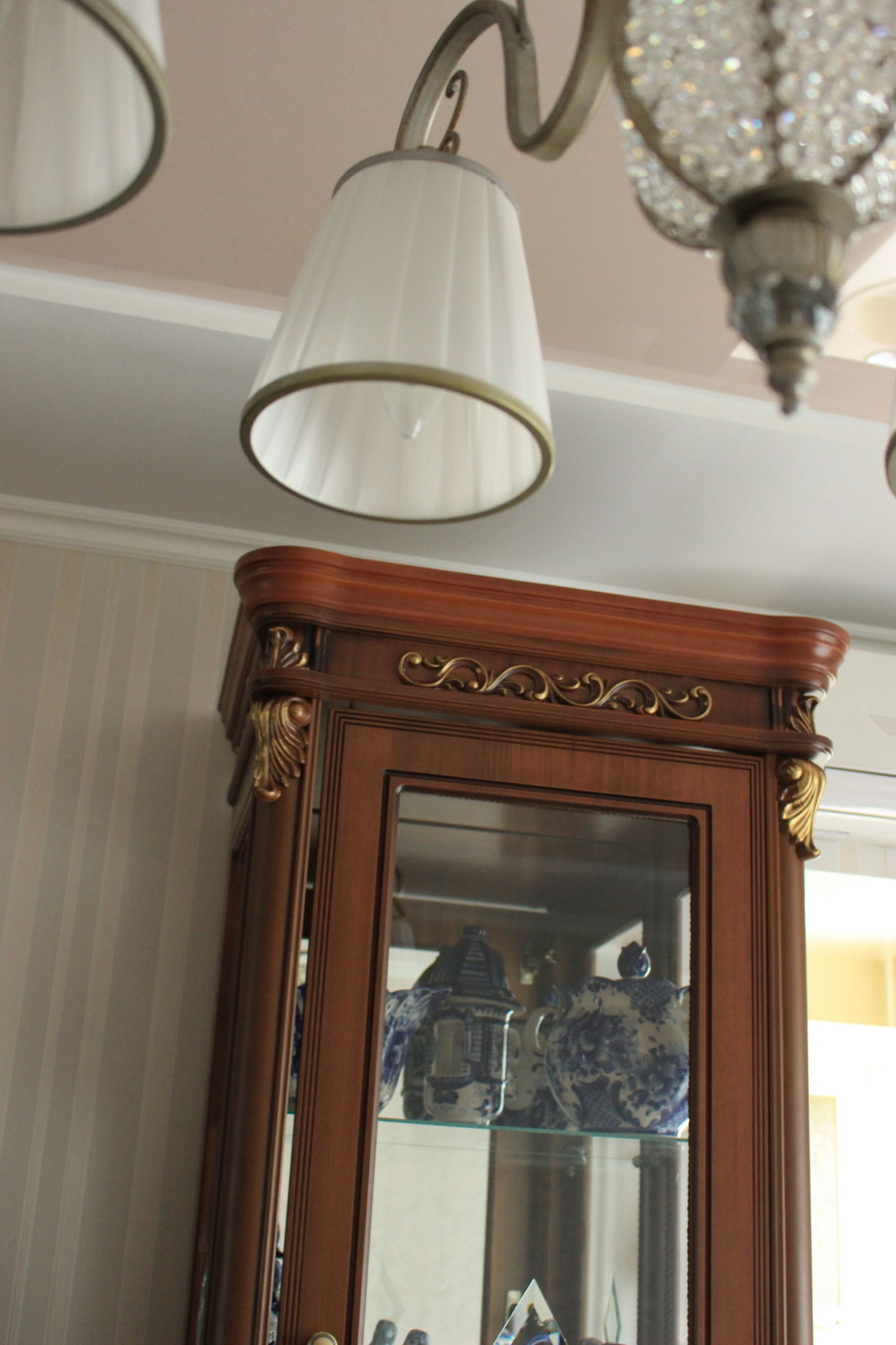 Фрагмент витрины в гостиной