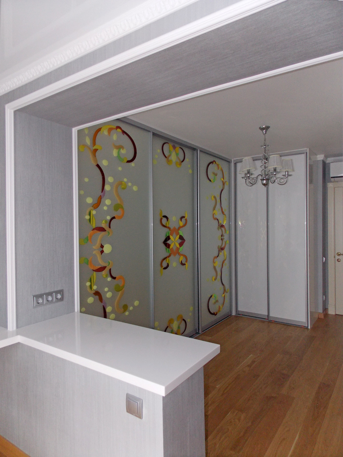 Вид из кабинета на гардеробную