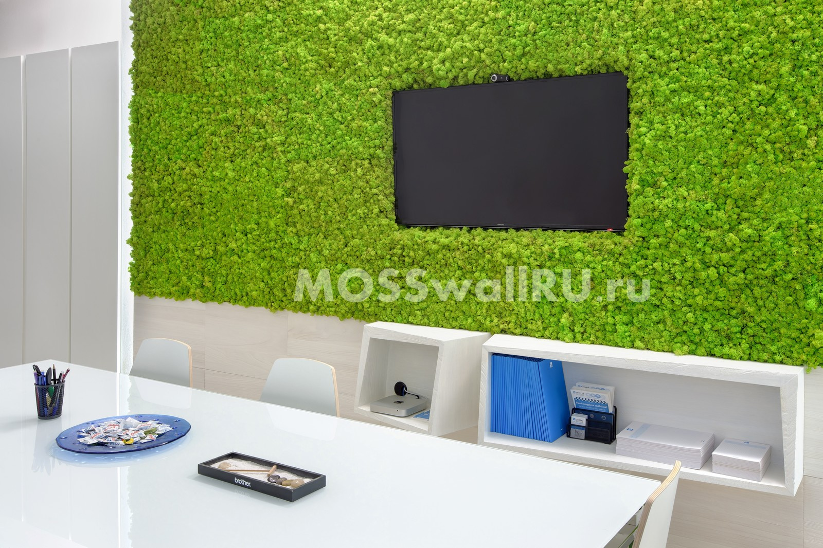 Офис «open space» - оформление офиса перегородками со стабилизированным мхом