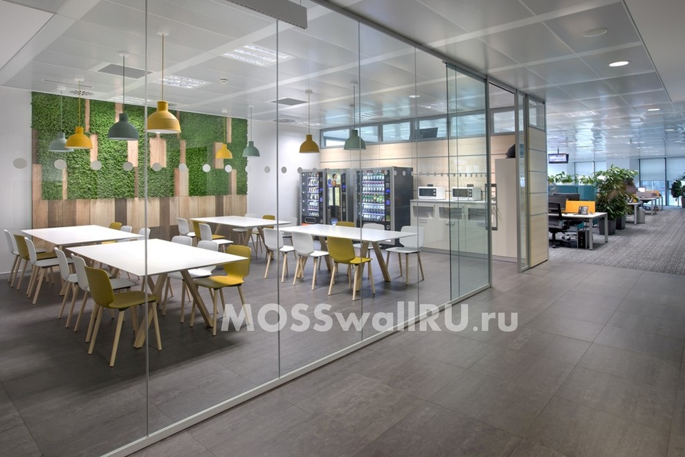 Бизнес центр Sky Milano - оформление стабилизированным мхом и деревом
