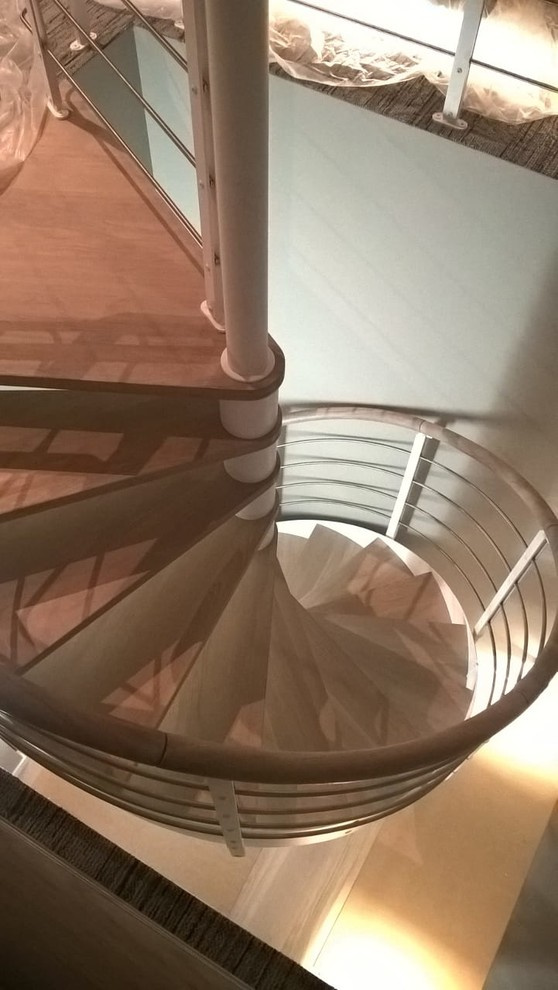 Винтовая лестница на второй этаж