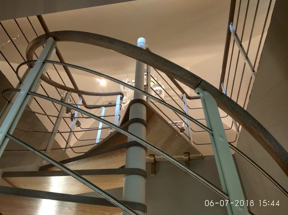 Винтовая лестница на второй этаж