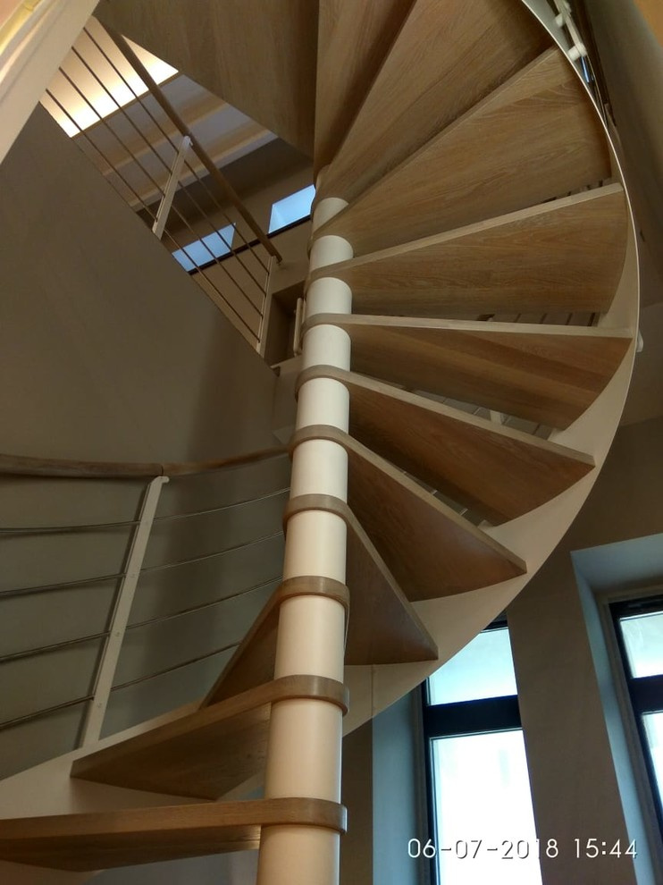 Винтовая лестница на второй этаж