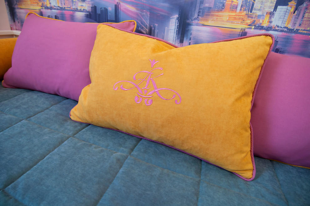 Подушечки с вышитой монограммой в детской девочки