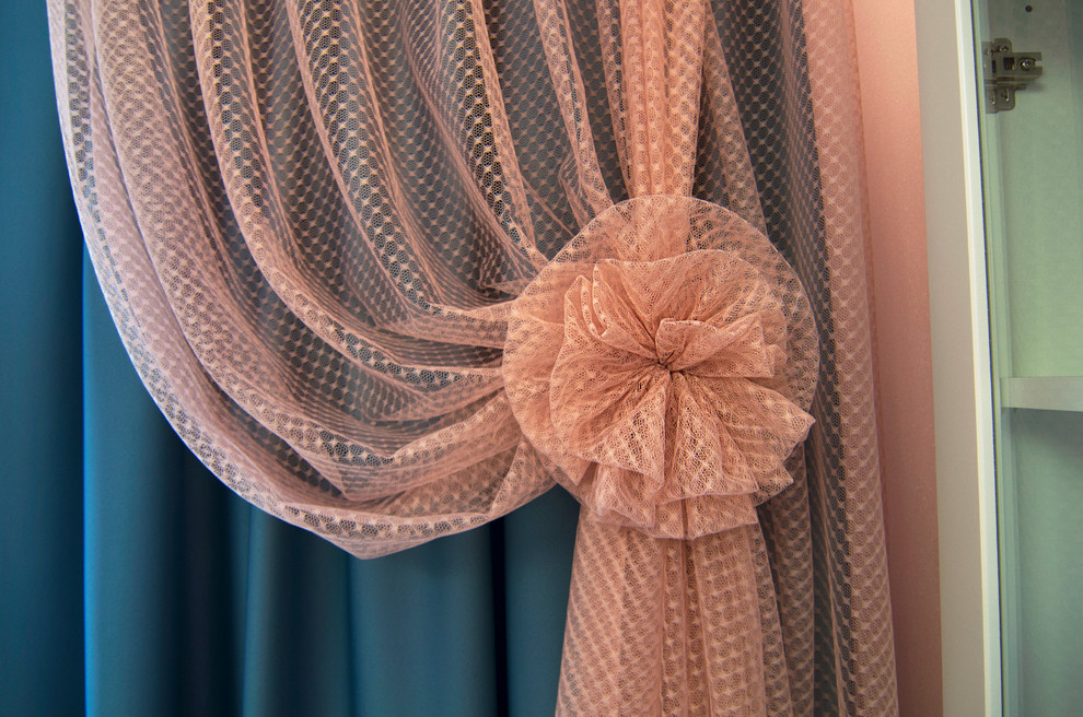 Декоративный подхват для штор в детской девочки