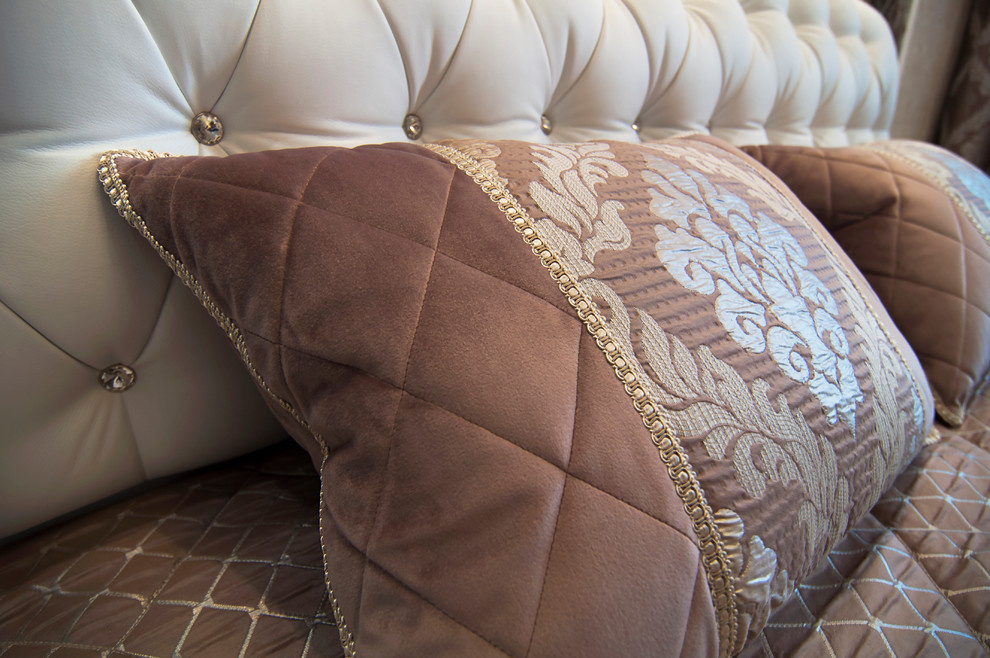 Подушечки в спальне