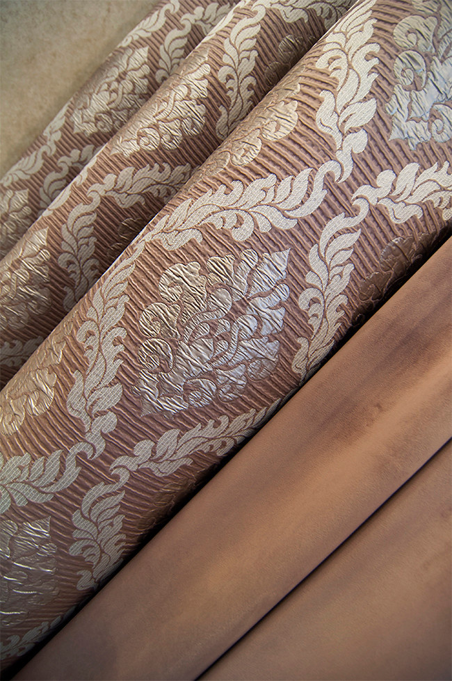 Фрагмент штор для спальни. Бархат и классический орнамент