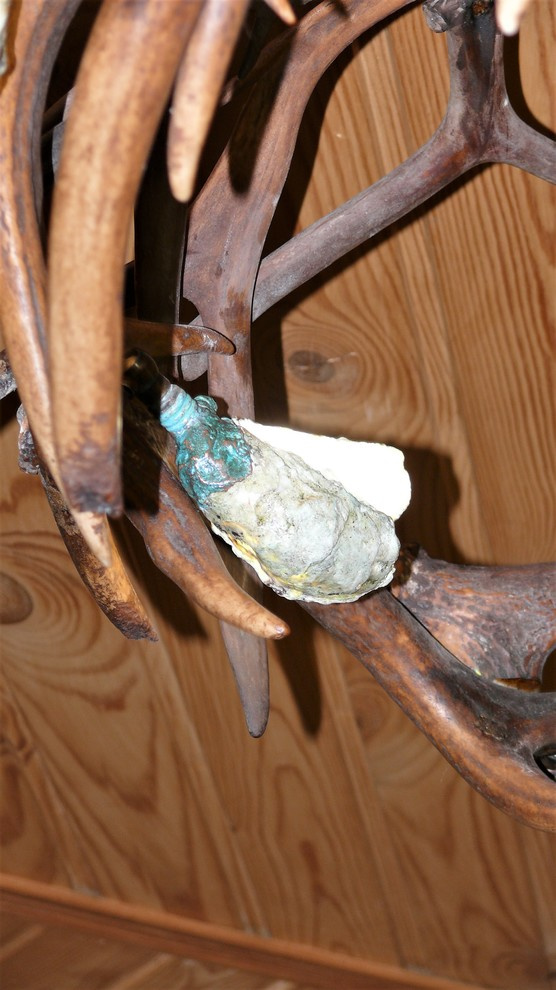 Подвесная люстра из рога марала и северного оленя .