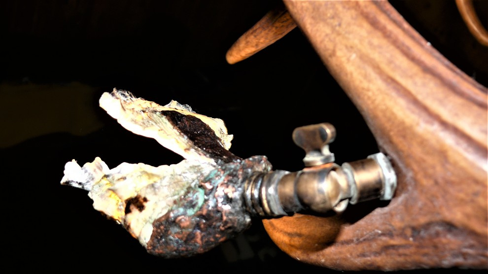 Подвесная люстра из рога марала и северного оленя .