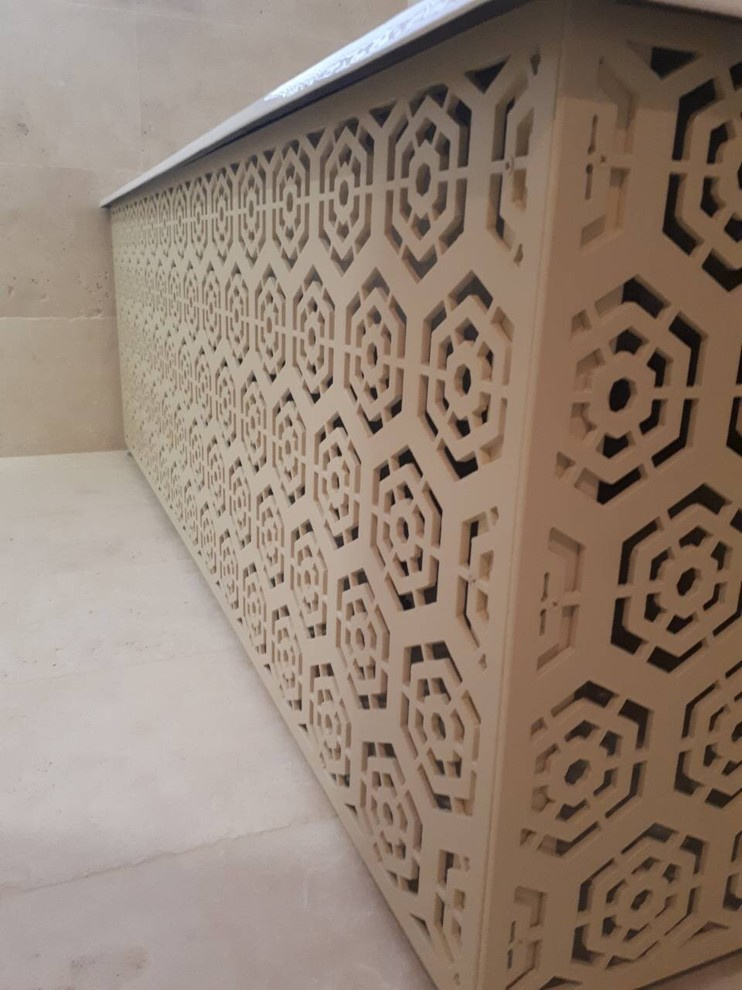 Ограждение ванной квартиры