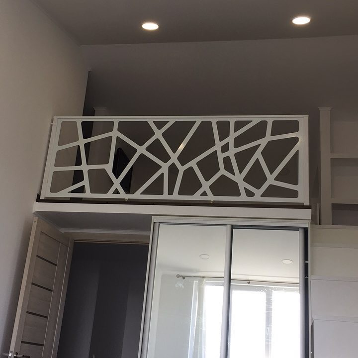 Перила двухуровневой квартиры