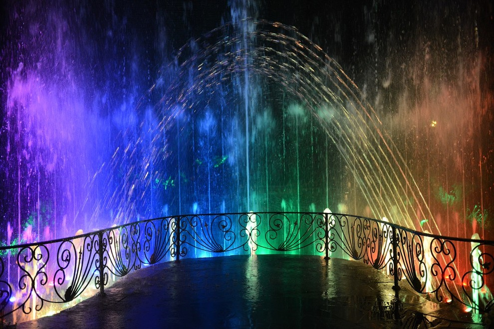 Уличные и садовые фонтаны