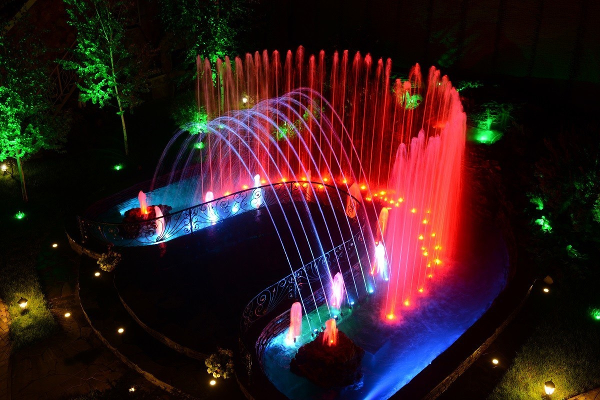 Уличные и садовые фонтаны