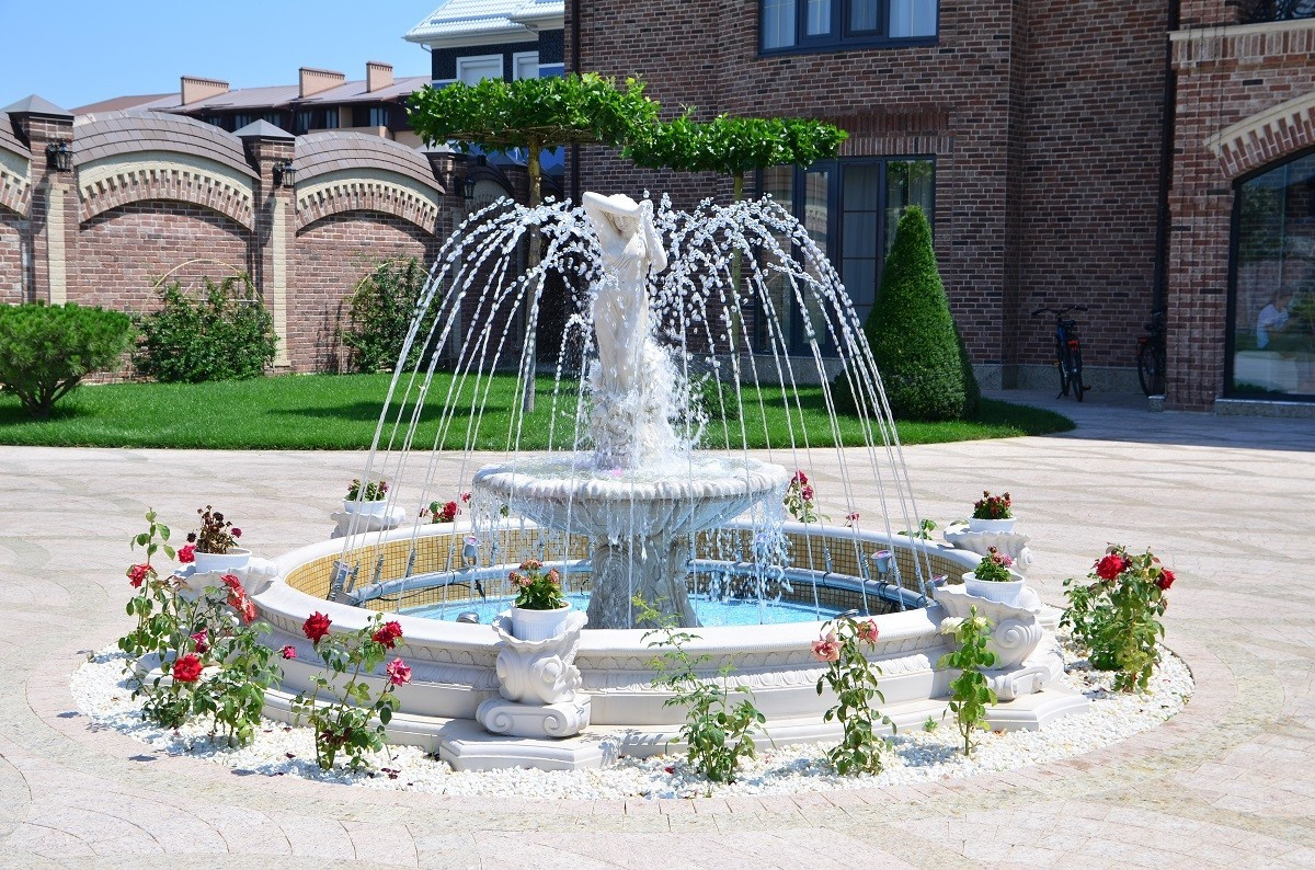 Уличные и садовые фонтаны