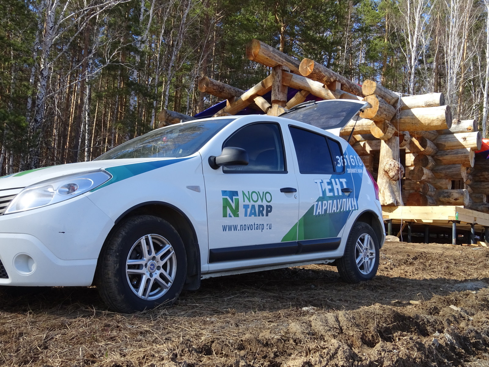 Срочно укрыть дорогую конструкцию из кедра  на 6 месяцев от дождя и снега