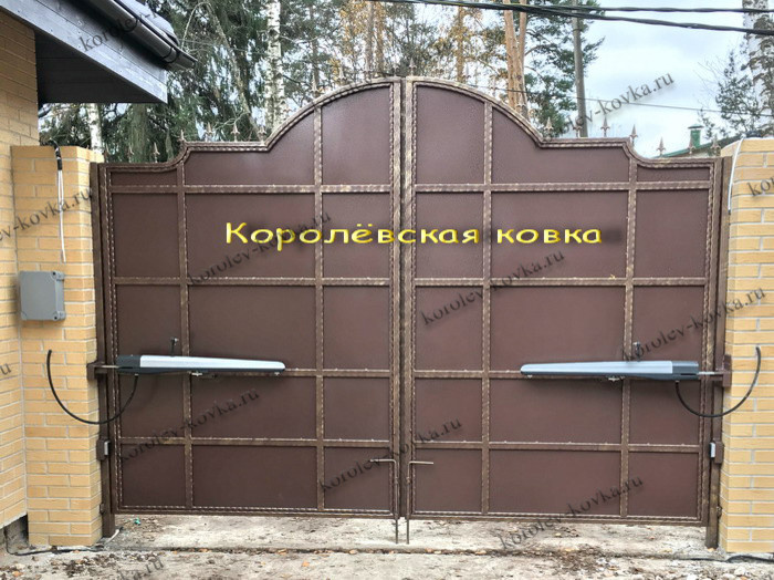 Кованые ворота с листом